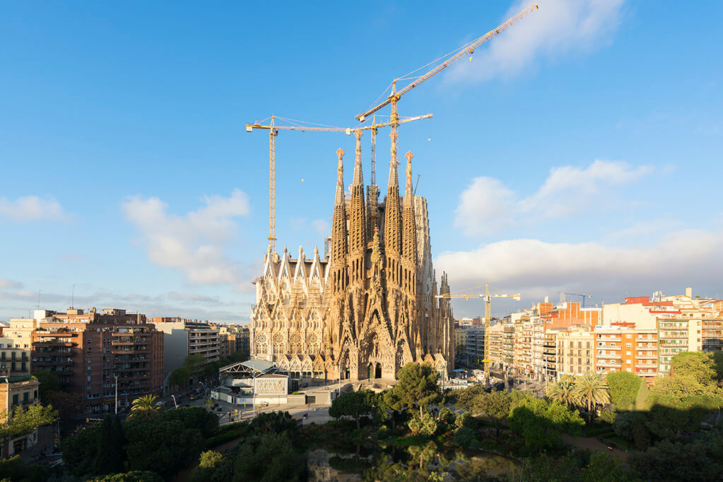 Саграда Фамилия (La Sagrada Familia от исп. Храм Святого Семейства)