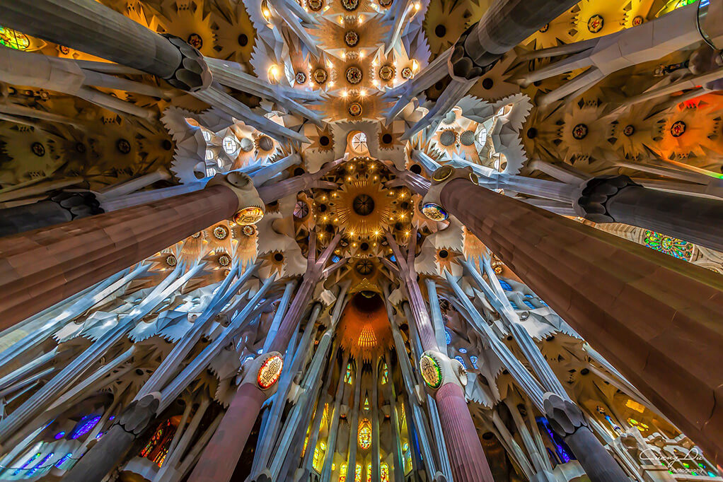 Саграда Фамилия (La Sagrada Familia от исп. Храм Святого Семейства)